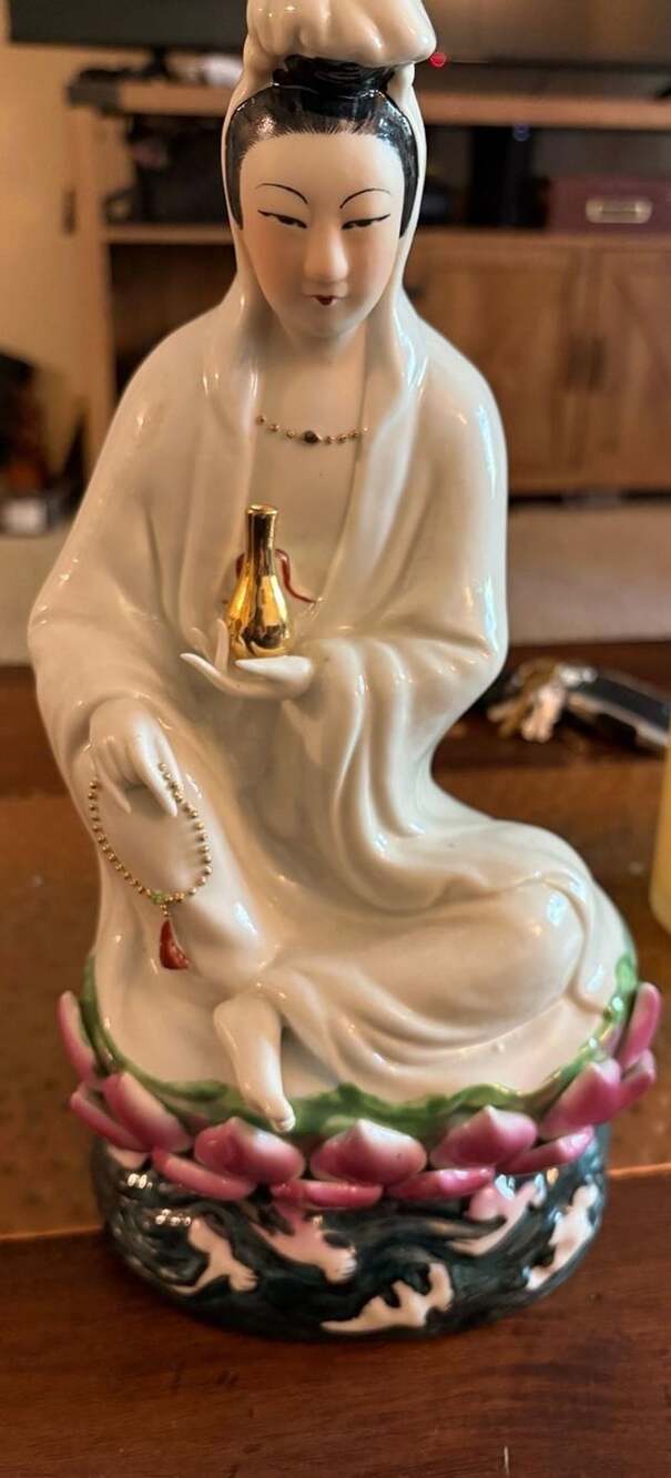 Vintage Chinese Porcelain Guanyin Goddess Statue Lotus Gold Accent